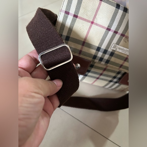 Burberry vintage crossbody unisex bag. Used gently. - Picture 8 of 16